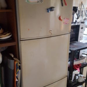 使い古した冷蔵庫